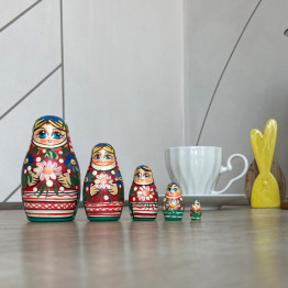 Матрешка девушка с ромашками и васильками в белорусском костюме (набор 5 шт)