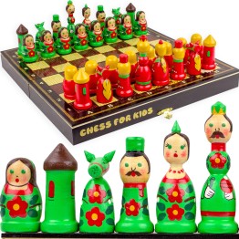Шахматы для детей в виде русских матрешек